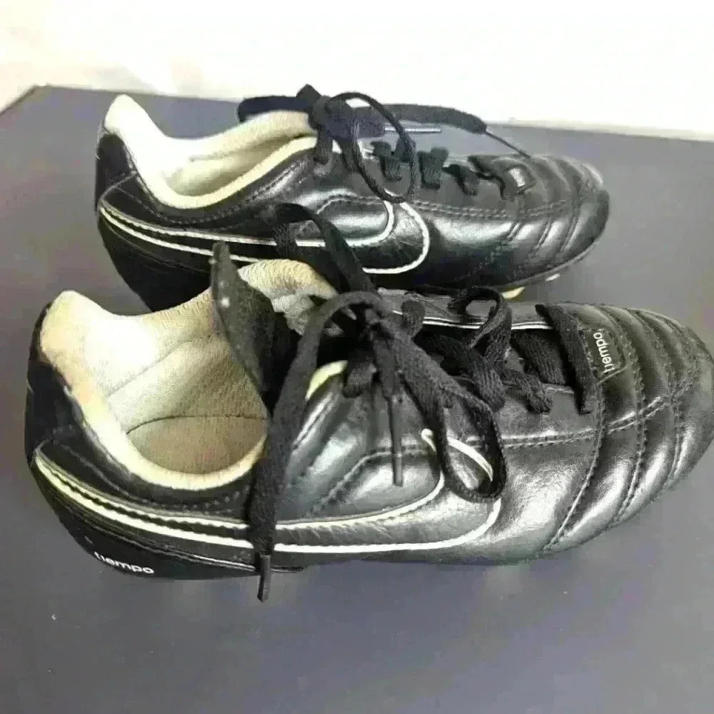 Nike TIEMPO LEGEND III SOCCER BOOT CLEATS - size 11.5 kids great condition